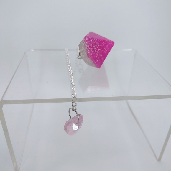 Glittery pink with holographic stars on top handcrafted dowsing pendulum - Picture 12 of 13